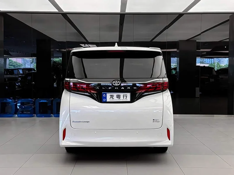 Toyota Alphard — фото 5