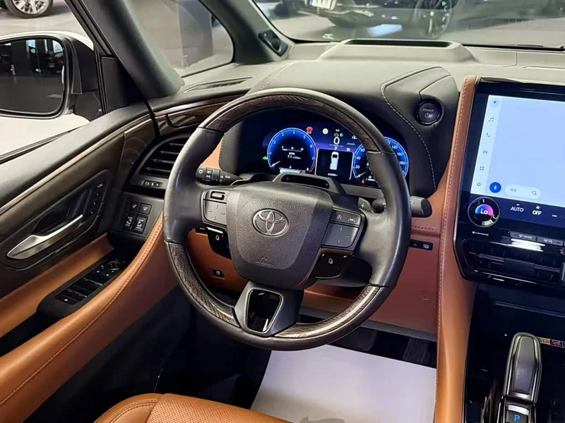 Toyota Alphard — фото 6