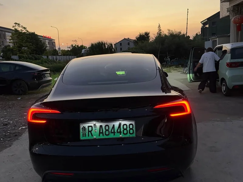 Tesla Model 3 — фото 4