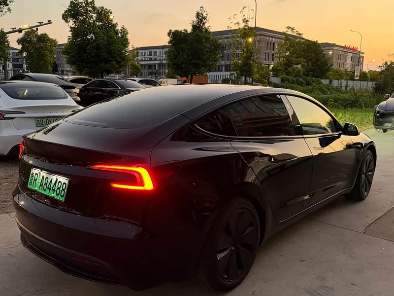 Tesla Model 3 — фото 5
