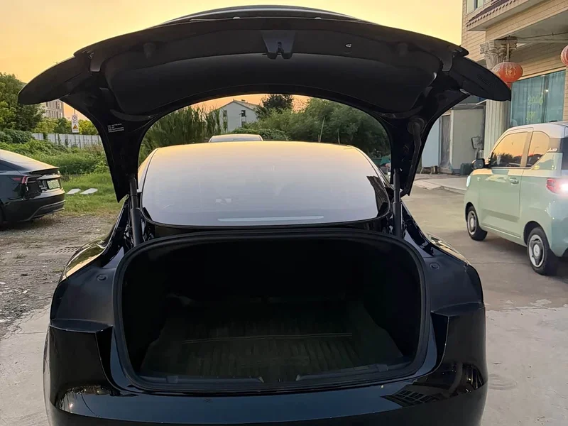 Tesla Model 3 — фото 9