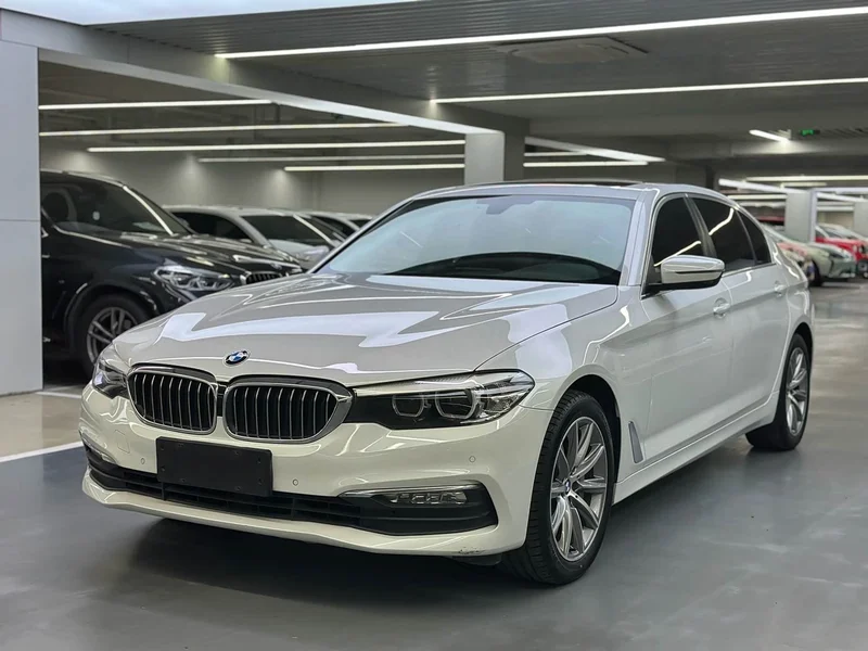 BMW 5-Series — фото 1