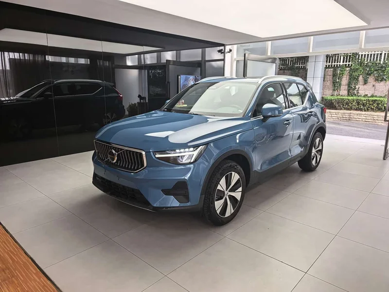 Volvo XC40 — фото 1