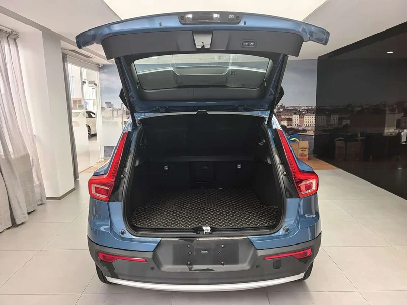 Volvo XC40 — фото 12