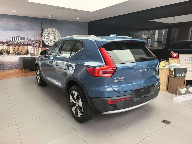 Volvo XC40 — фото 13