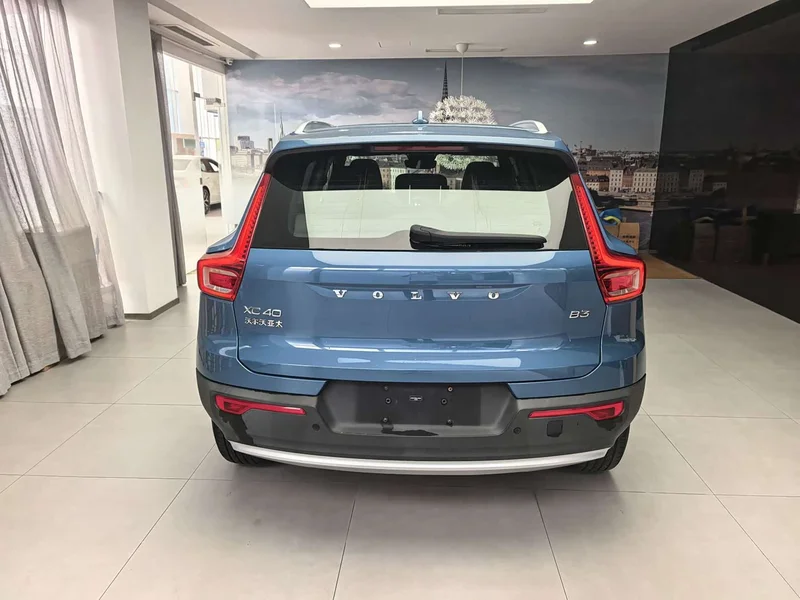 Volvo XC40 — фото 14