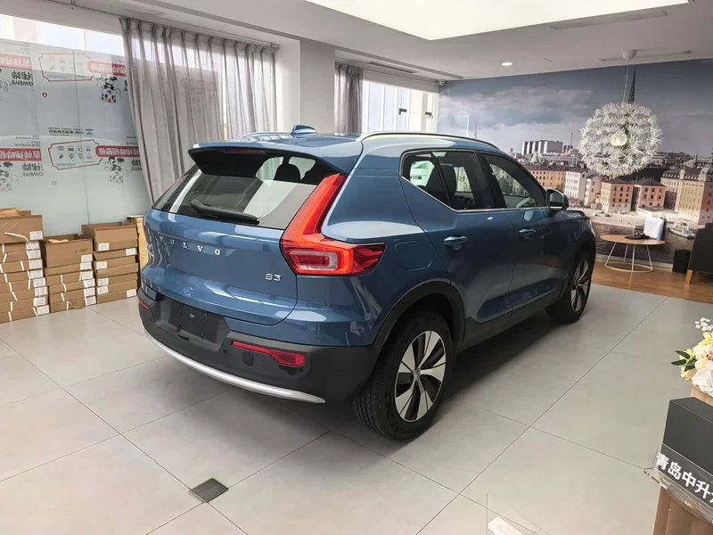 Volvo XC40 — фото 15