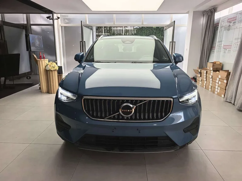 Volvo XC40 — фото 2