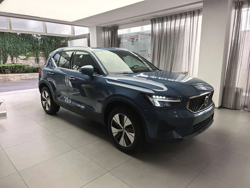 Volvo XC40 — фото 3