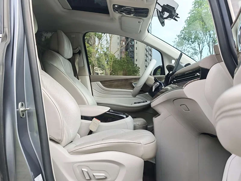Roewe iMAX8 New Energy — фото 6