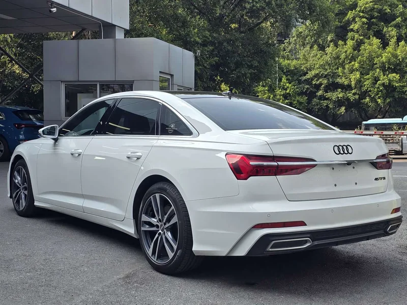 Audi A6L — фото 7