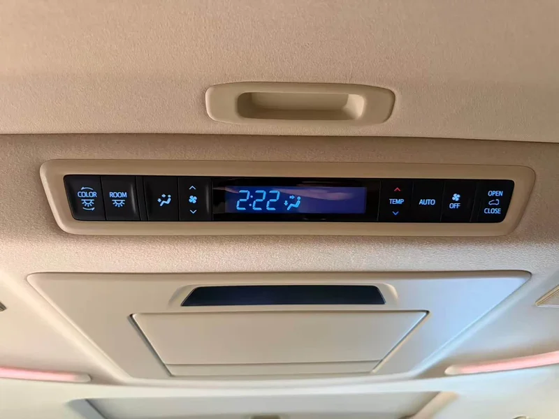 Toyota Alphard — фото 11