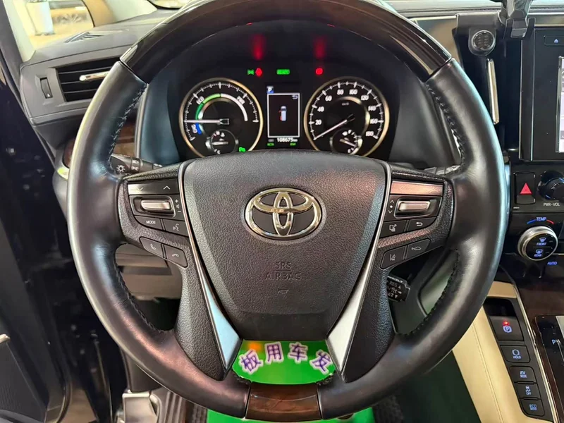 Toyota Alphard — фото 13