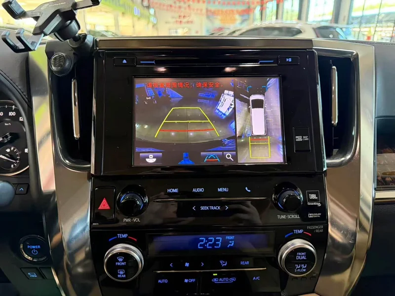 Toyota Alphard — фото 14