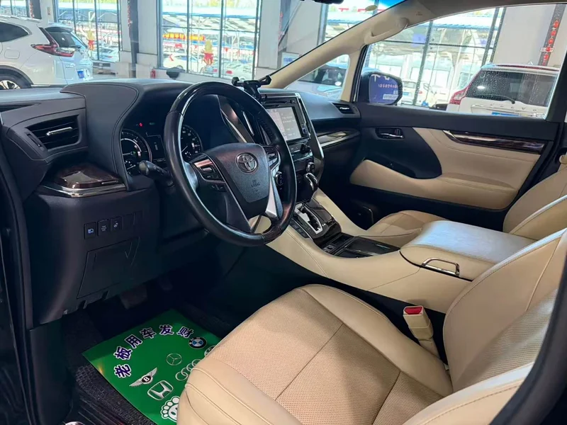 Toyota Alphard — фото 4
