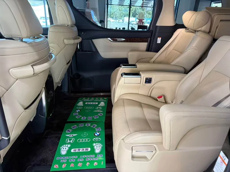 Toyota Alphard — фото 5