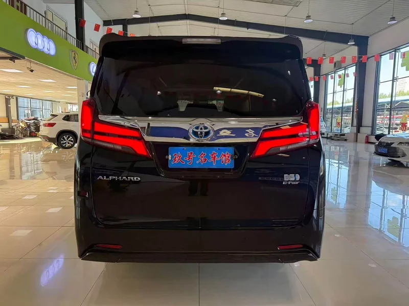 Toyota Alphard — фото 7