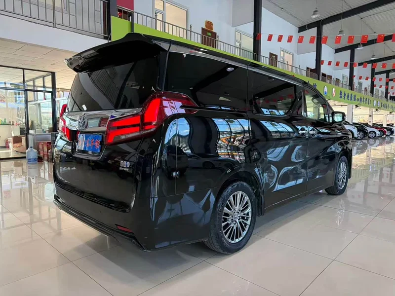 Toyota Alphard — фото 8