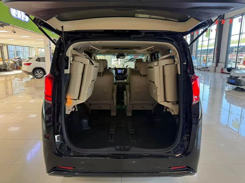 Toyota Alphard — фото 9