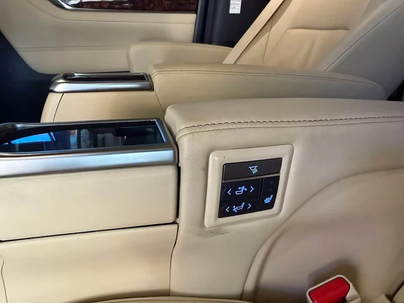 Toyota Alphard — фото 10