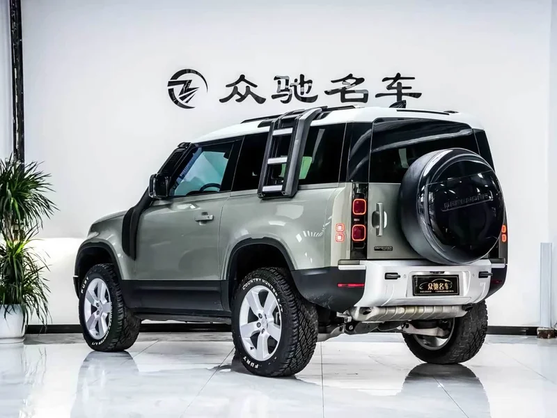 Land Rover Defender — фото 12