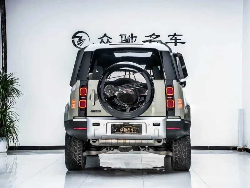 Land Rover Defender — фото 10