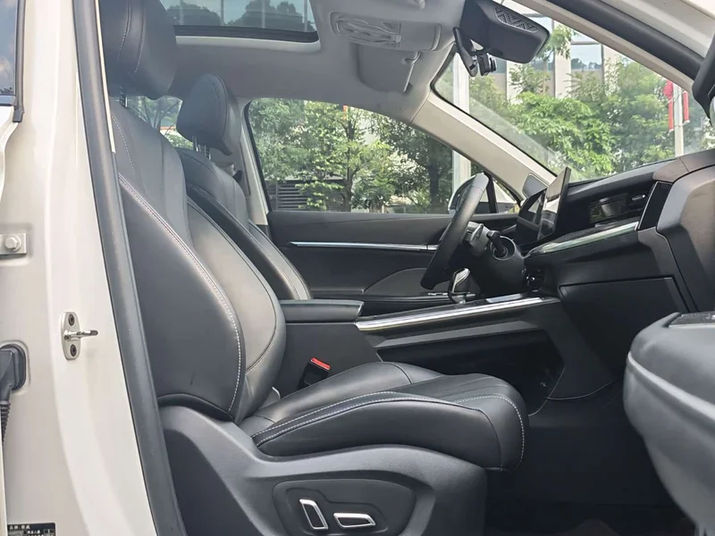 Roewe RX5 eMAX — фото 13