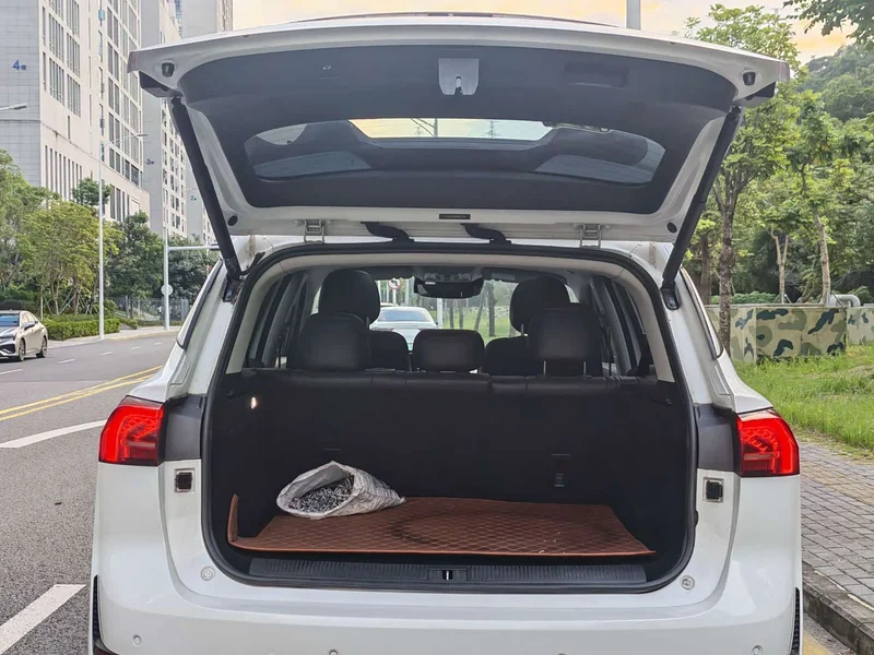 Roewe RX5 eMAX — фото 14