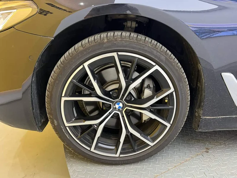 BMW 5-Series — фото 10