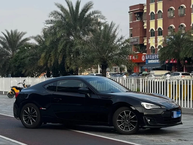 Subaru BRZ — фото 1