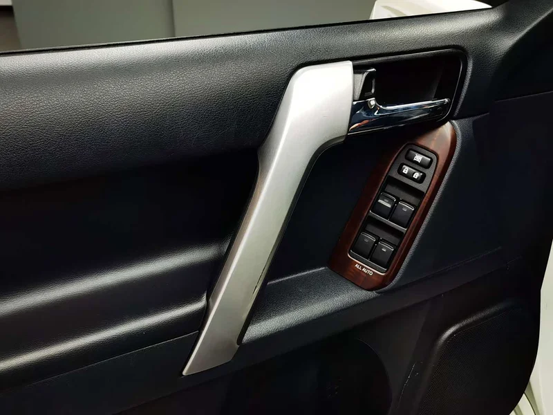 Toyota Prado — фото 12