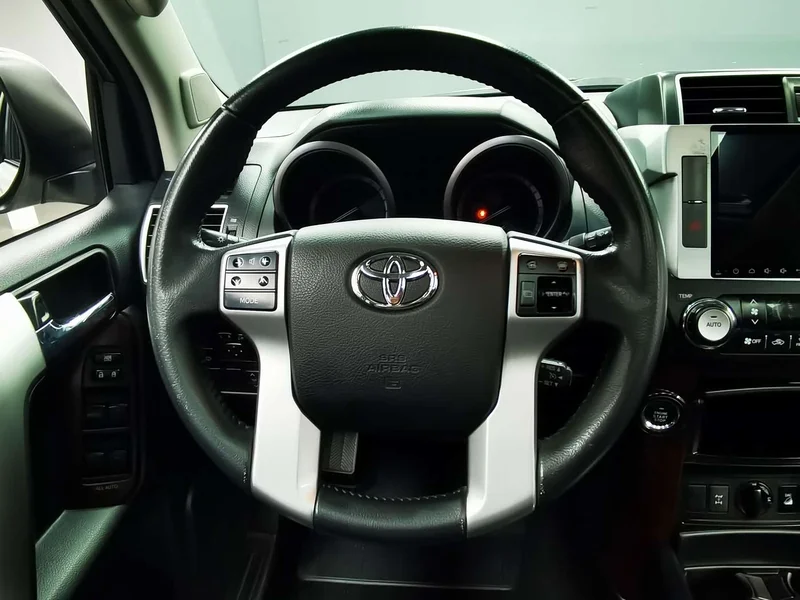 Toyota Prado — фото 18