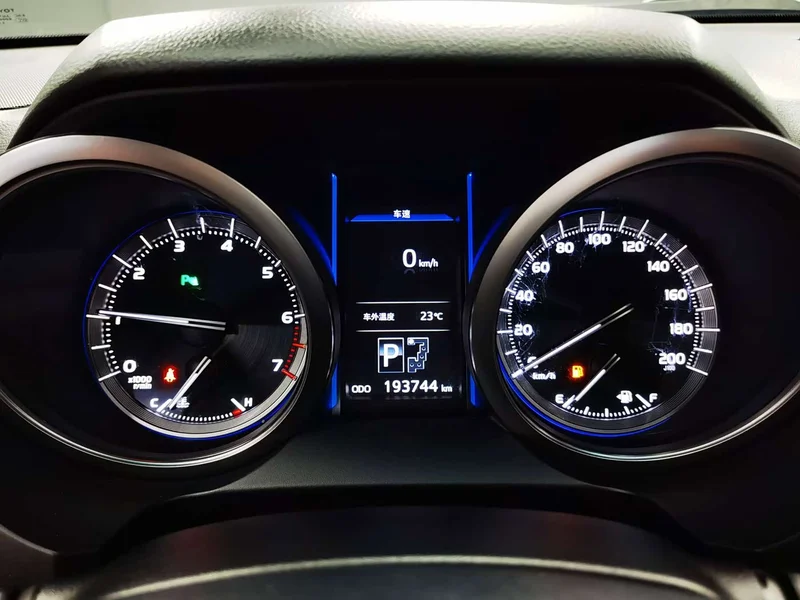 Toyota Prado — фото 19