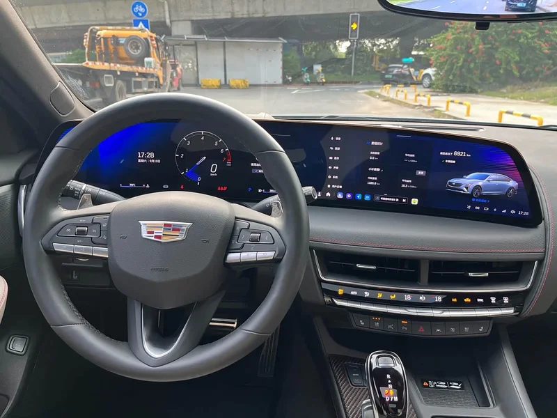Cadillac CT5 — фото 14