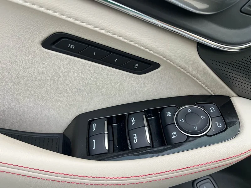 Cadillac CT5 — фото 25