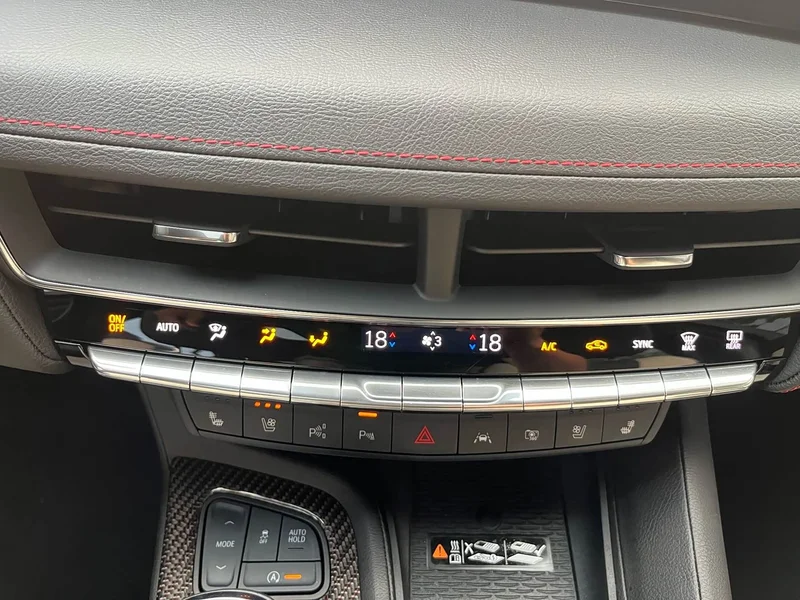 Cadillac CT5 — фото 30