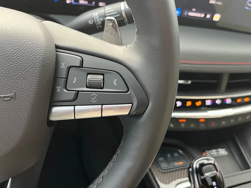 Cadillac CT5 — фото 33
