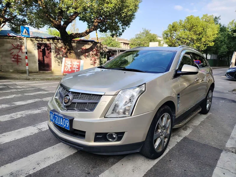 Cadillac SRX — фото 1