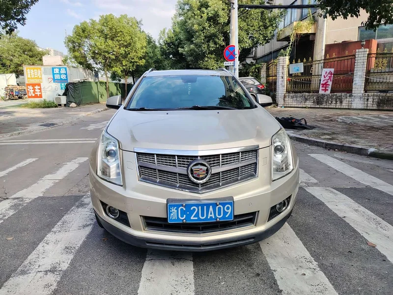 Cadillac SRX — фото 2