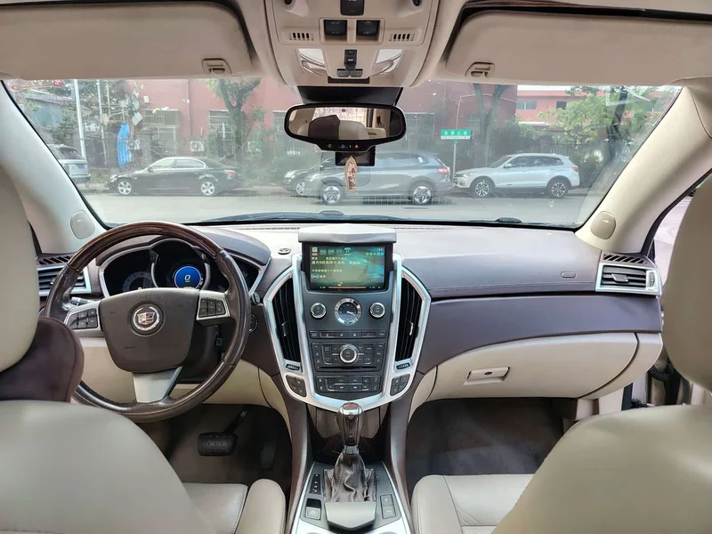 Cadillac SRX — фото 4
