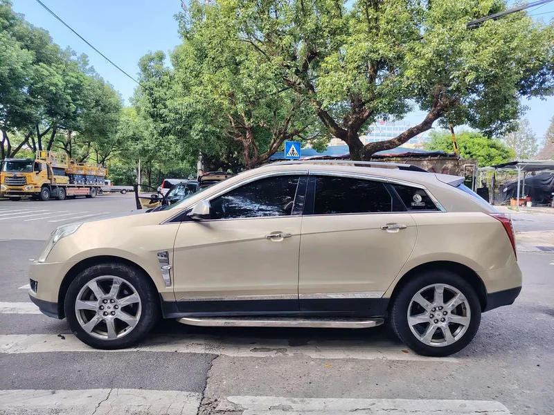 Cadillac SRX — фото 9