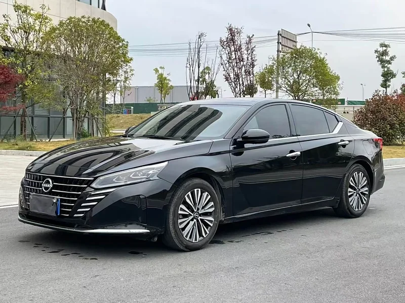 Nissan Teana — фото 1