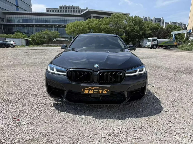 BMW 5-Series — фото 1