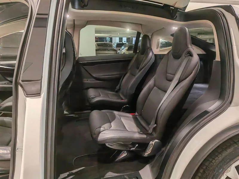Tesla Model X — фото 6