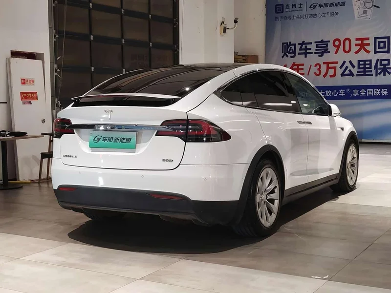 Tesla Model X — фото 9