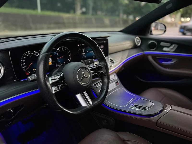 Mercedes-Benz E-Class — фото 12