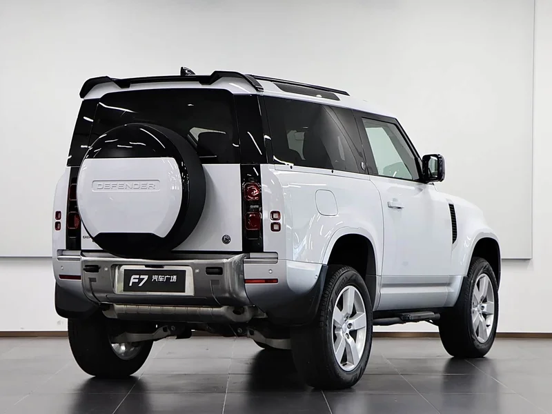 Land Rover Defender — фото 6