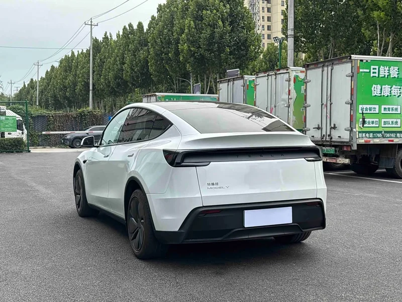 Tesla Model Y — фото 5