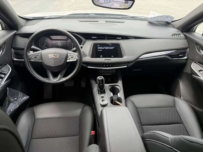 Cadillac XT4 — фото 7