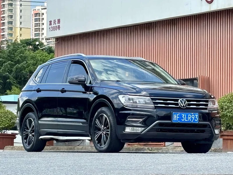 Volkswagen Tiguan L — фото 4